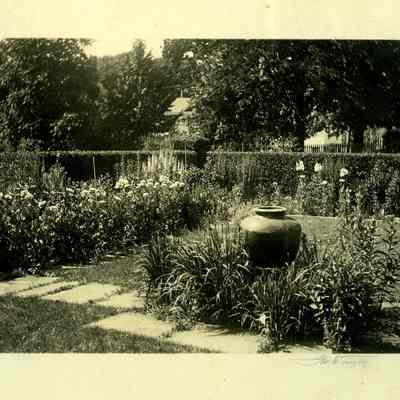 35 Grand Street, Stonington CT garden
