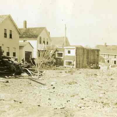 Damaged and destroyed houses