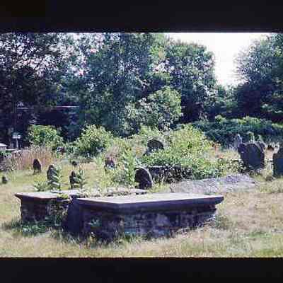 Wolf Stones and graves, Wequetequock Burying Ground
