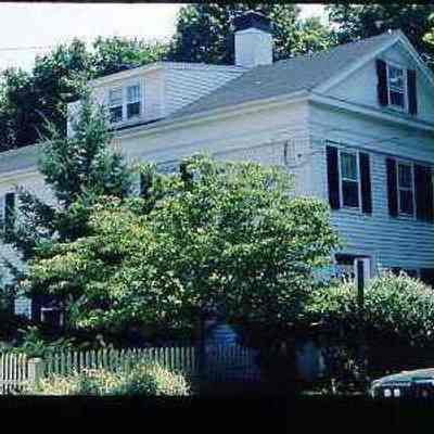 House in Stonington Borough