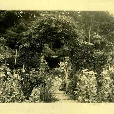 35 Grand Street, Stonington CT garden view