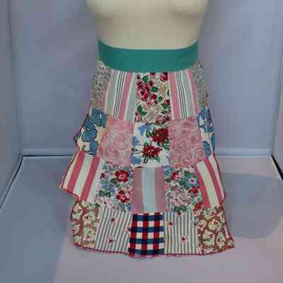 Floral tiered waist apron