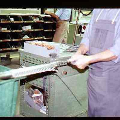 Wire twisting machine