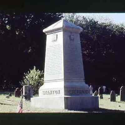 Founders Monument, Wequetequock Burying Ground