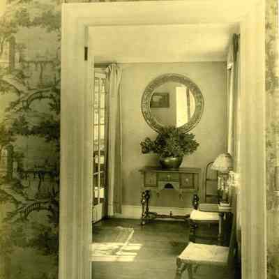 35 Grand Street, Stonington CT interior with mirror and sidetable