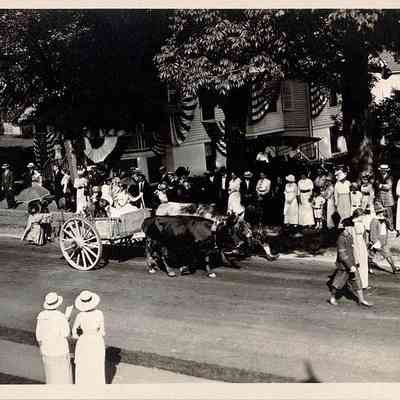 Thomas Miner Family Parade Float, 1914