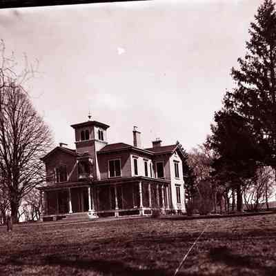 253 North Main Street (Cove Lawn)