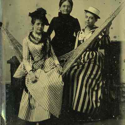 3 women