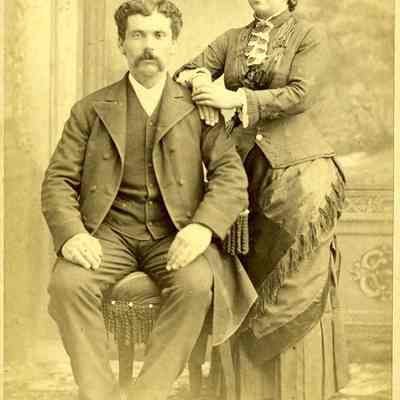 Unknown man and woman in studio