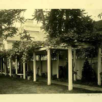 35 Grand Street, Stonington CT covered walkway