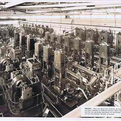 Photo, 40mm shell mfg. "Presses"