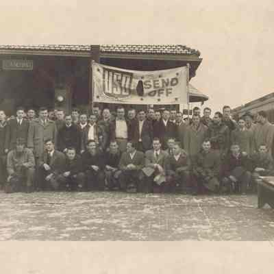 USO Group Photo