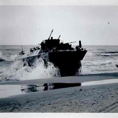 Cadillac Gage V100 amphibious operations