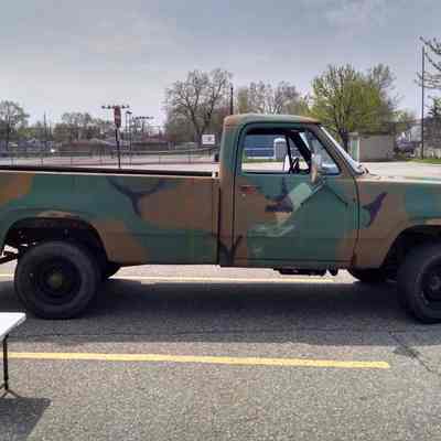 1977 Dodge M880