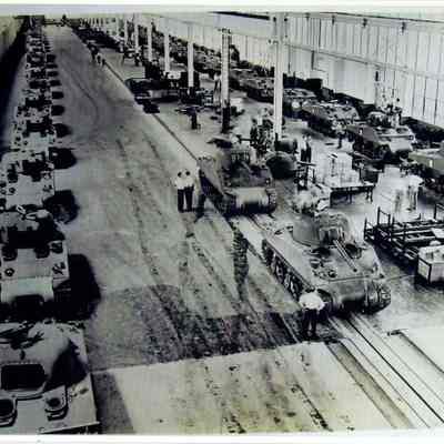 Warren Tank Plant Photo w/ M4 Shermans