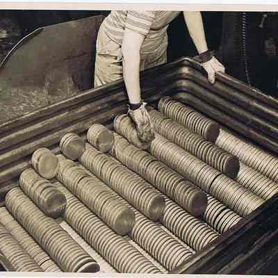 Photo, 40mm Shell Mfg