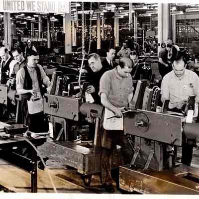 Photo, 40mm Bofors assembly at Chrysler