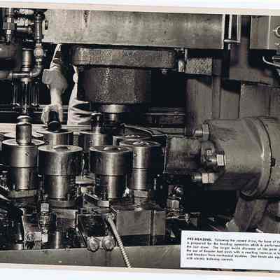Photo, 40mm shell mfg