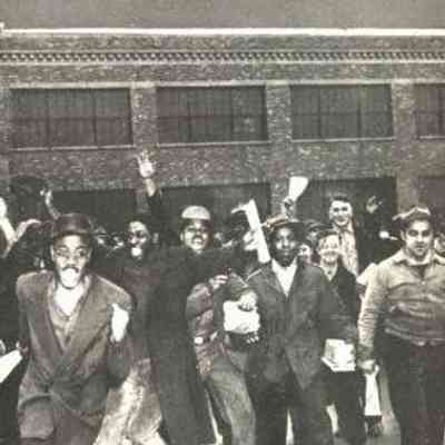 Wartime Strikes: The Struggle Against the No Strike Pledge in the Uaw During World War II