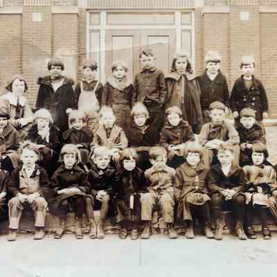 Altoona Public School Kindergarten & 1st Grade Students - Teacher MIss Ahlstrom Circa 1924