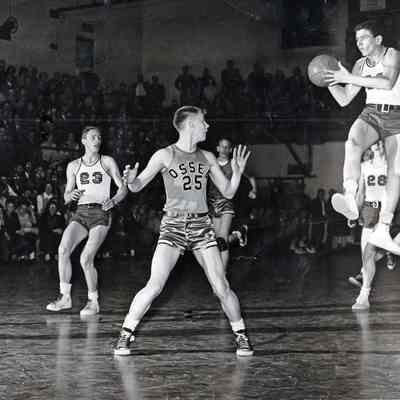 1950 Altoona Railroaders versus Osseo Chieftans basketball tournament