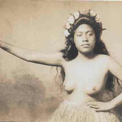 Author's Personal Collection: Hula Girl Posing  RPPC Silver Gelatin c1914 Hawaii real photo postcard topless Hawaiian hula dancer