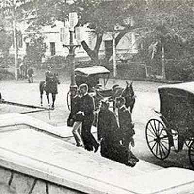 For reference only: Liliʻuokalani being escorted up the steps of the palace, where she was imprisoned after the counter-revolution of 1895