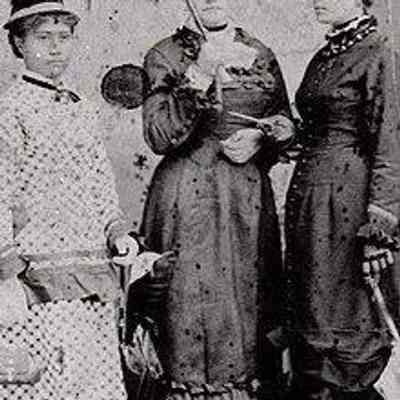 For reference only: Lucy Peabody never married or had children of her own. She died on August 9, 1928, at the age of 89, at her niece's residence.[7][37] She was buried at the Oahu Cemetery in the Davis family plot under a marker with the inscription "Lucy K. Peabody".