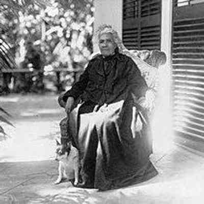 For reference only: Liliʻuokalani seated on the lanai of Washington Place in 1917