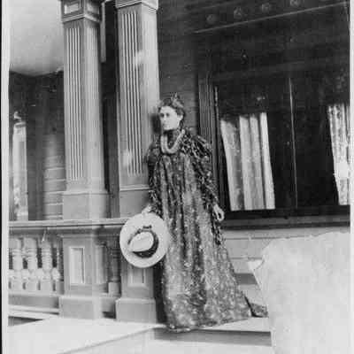 For reference only: Kaiulani at Ainahau in 1898