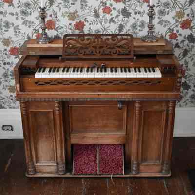 Pump Organ