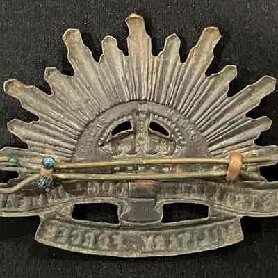 2023.1.16.3r: Reverse of badge showing some oxidisation on long split pin and LHS lug.