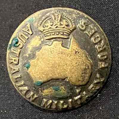 Medium Australian Military Forces brass button, King's Crown