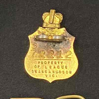 Reverse of RSL badge: Reverse and pin