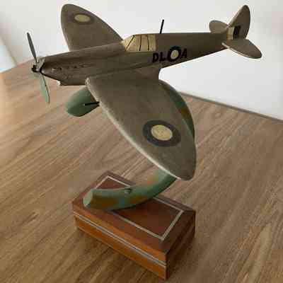 2023.114: Overhead view of Spitfire model, showing the "Aero-Vee" tropical filter fitted to the lower fuselage, to protect the engine from dust and sand.