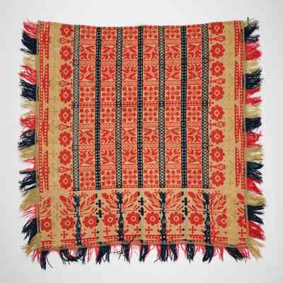 Crib coverlet; tied half doublecloth