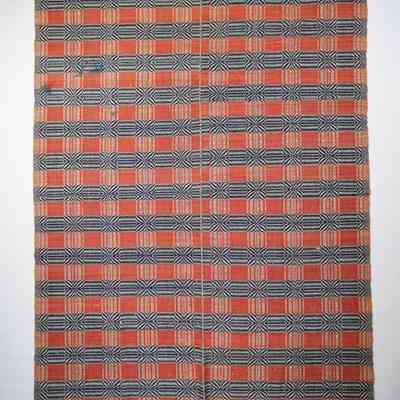 Geometric coverlet; overshot