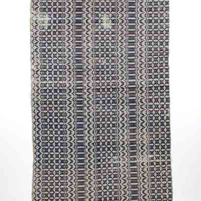 Geometric coverlet, overshot
