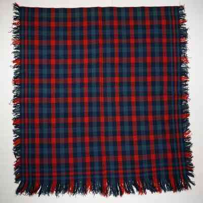 Geometric coverlet; multishaft twill