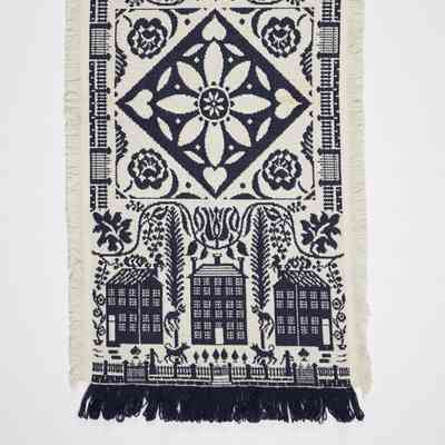 Crib coverlet; tied half doublecloth