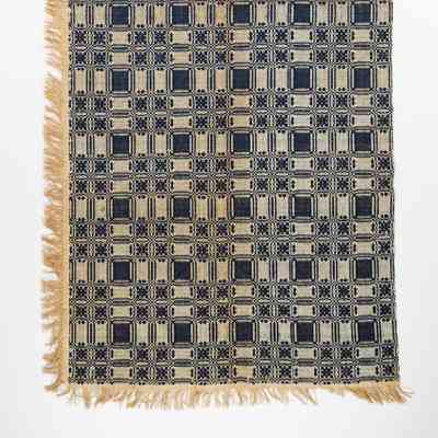 Geometric coverlet panel, overshot