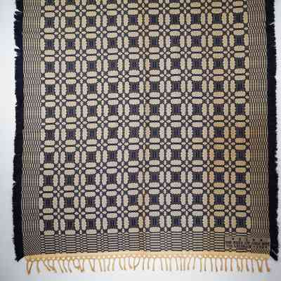Geometric coverlet; overshot