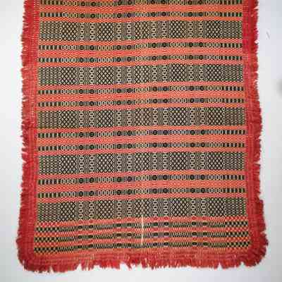Geometric coverlet; overshot