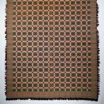 Geometric coverlet; overshot