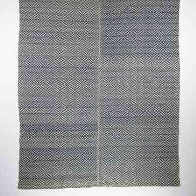 Geometric coverlet, overshot