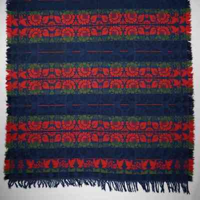 Coverlet; tied half doublecloth