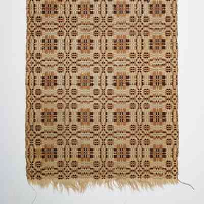 Geometric crib coverlet; overshot