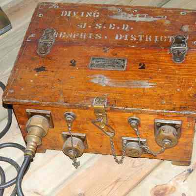 Diver's Radio