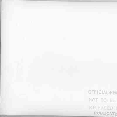 YTB-752 Edenshaw underway February 4, 1960