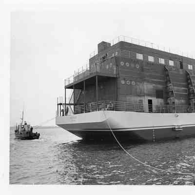 New England Aquarium Discovery pulled by PBI tug